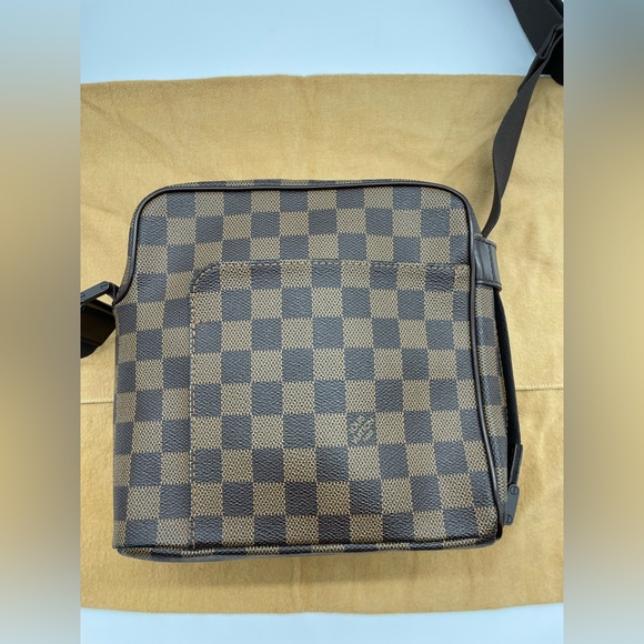 Louis Vuitton crossbody sling bag - Picture 3 of 11